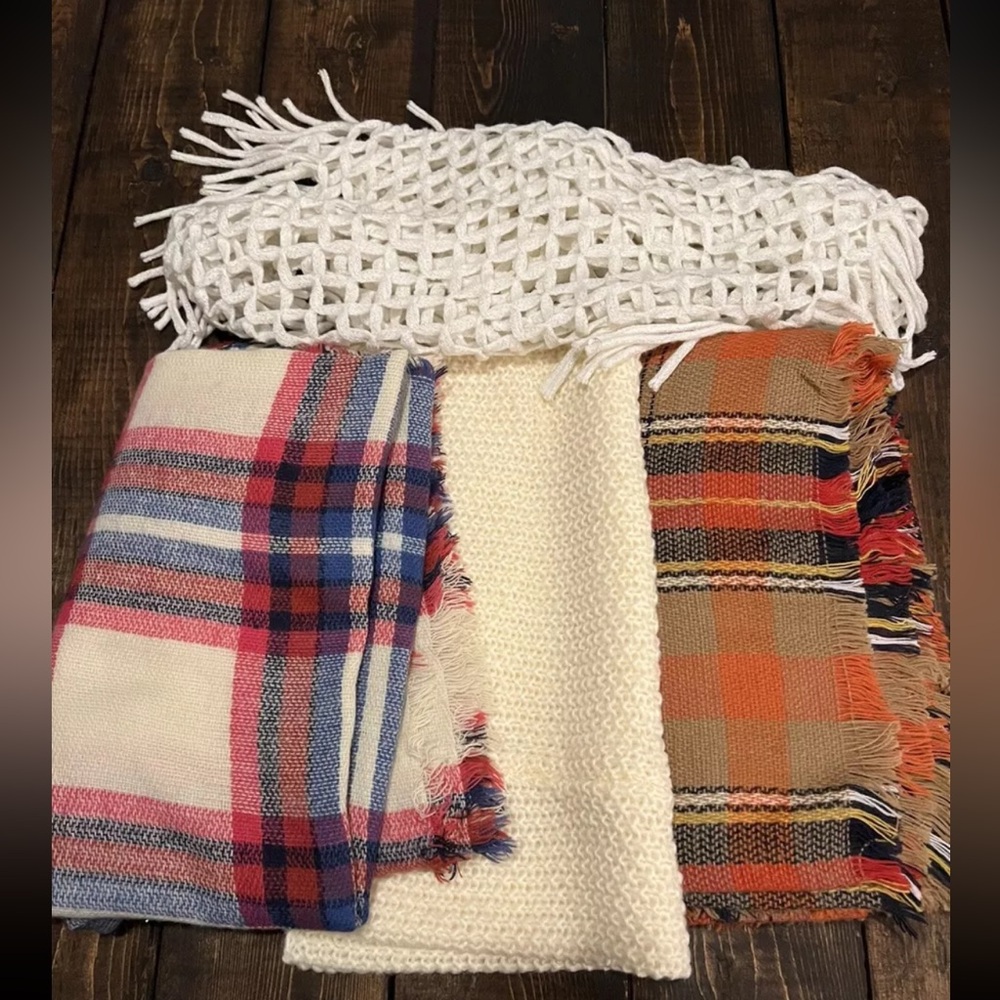 Women's Scarves Lot Of 4